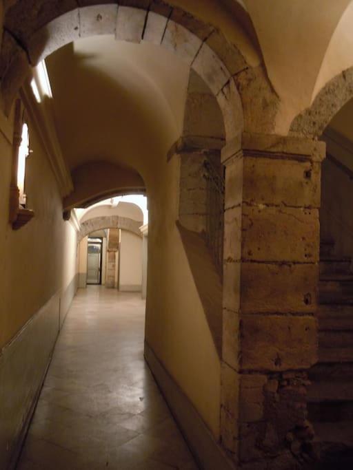A 3 Min Des Jacobins Apartment *