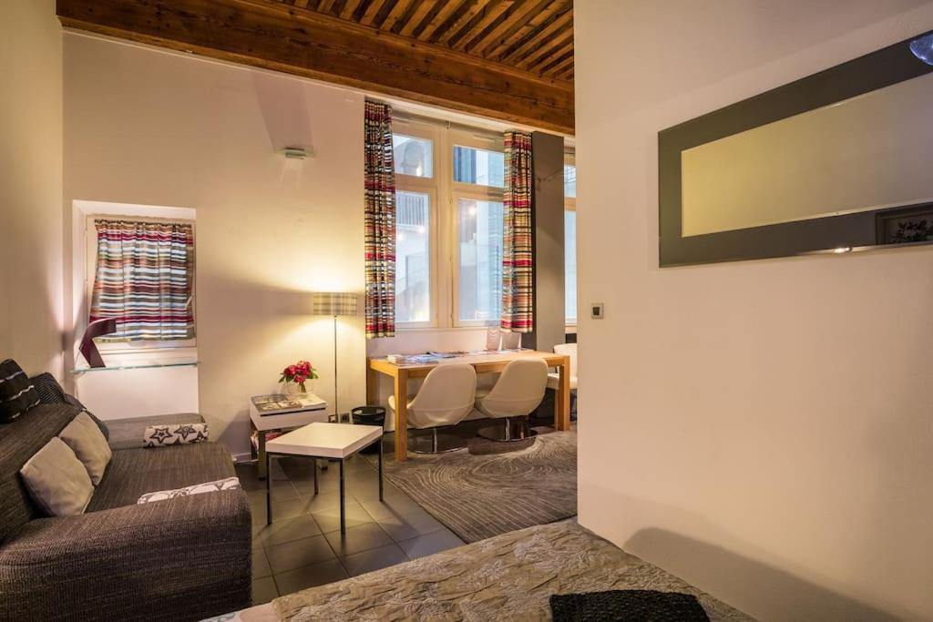 A 3 Min Des Jacobins Apartment *